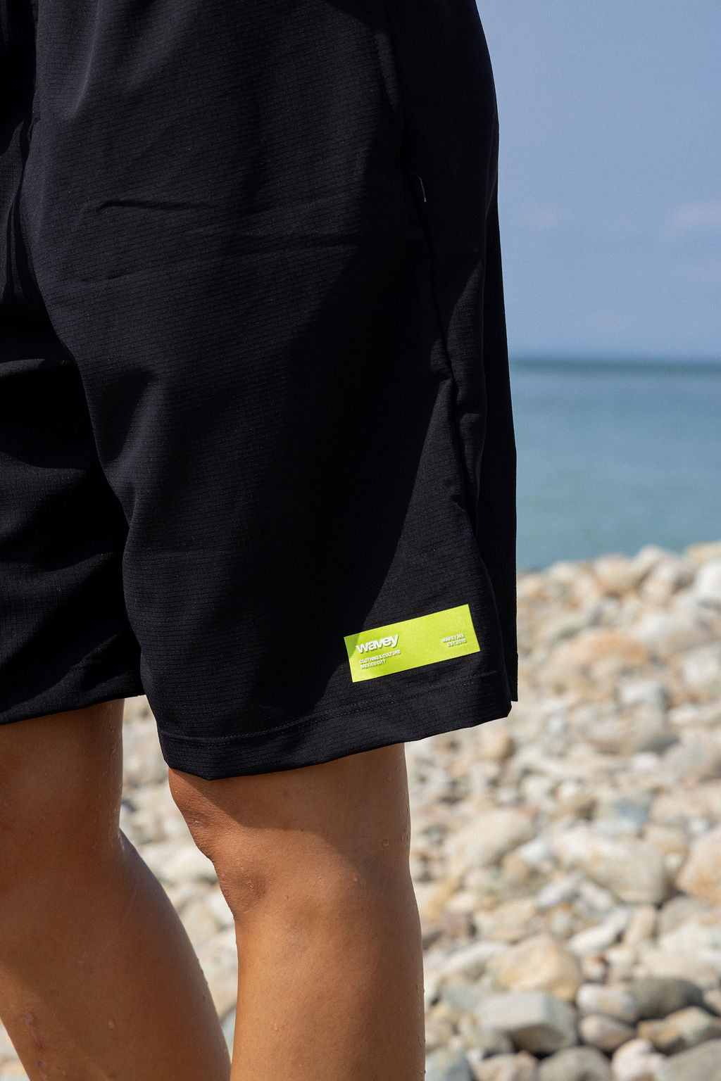 HER WAVEY SWIM TRUNKS BLACK