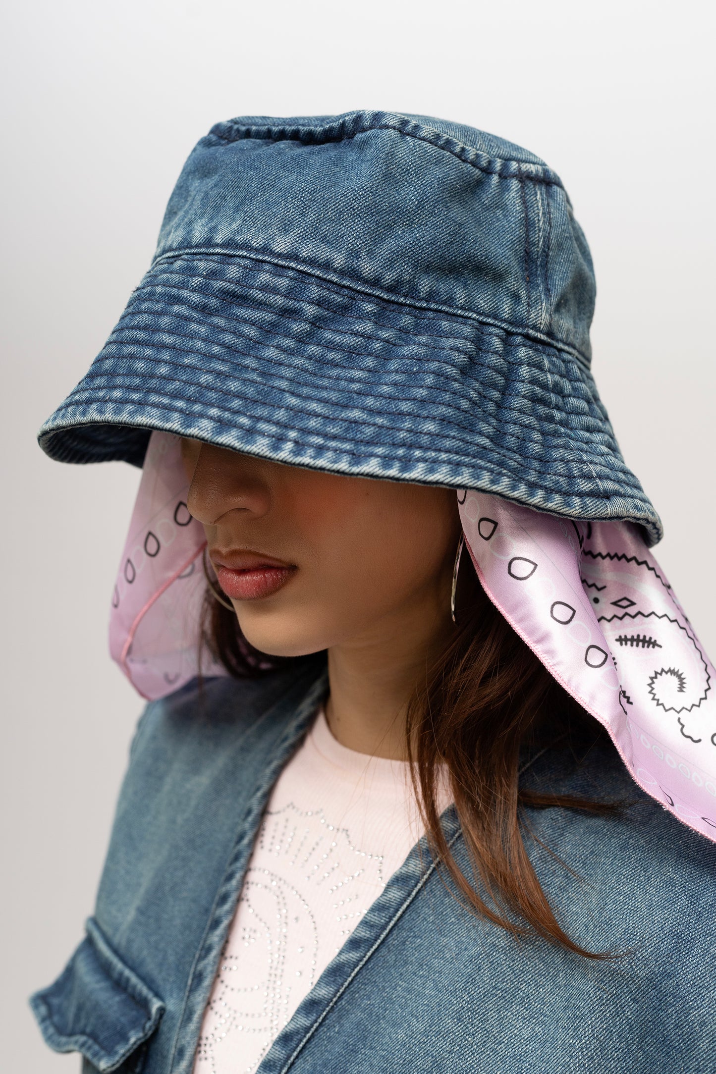 BLUE DENIM BUCKET HAT