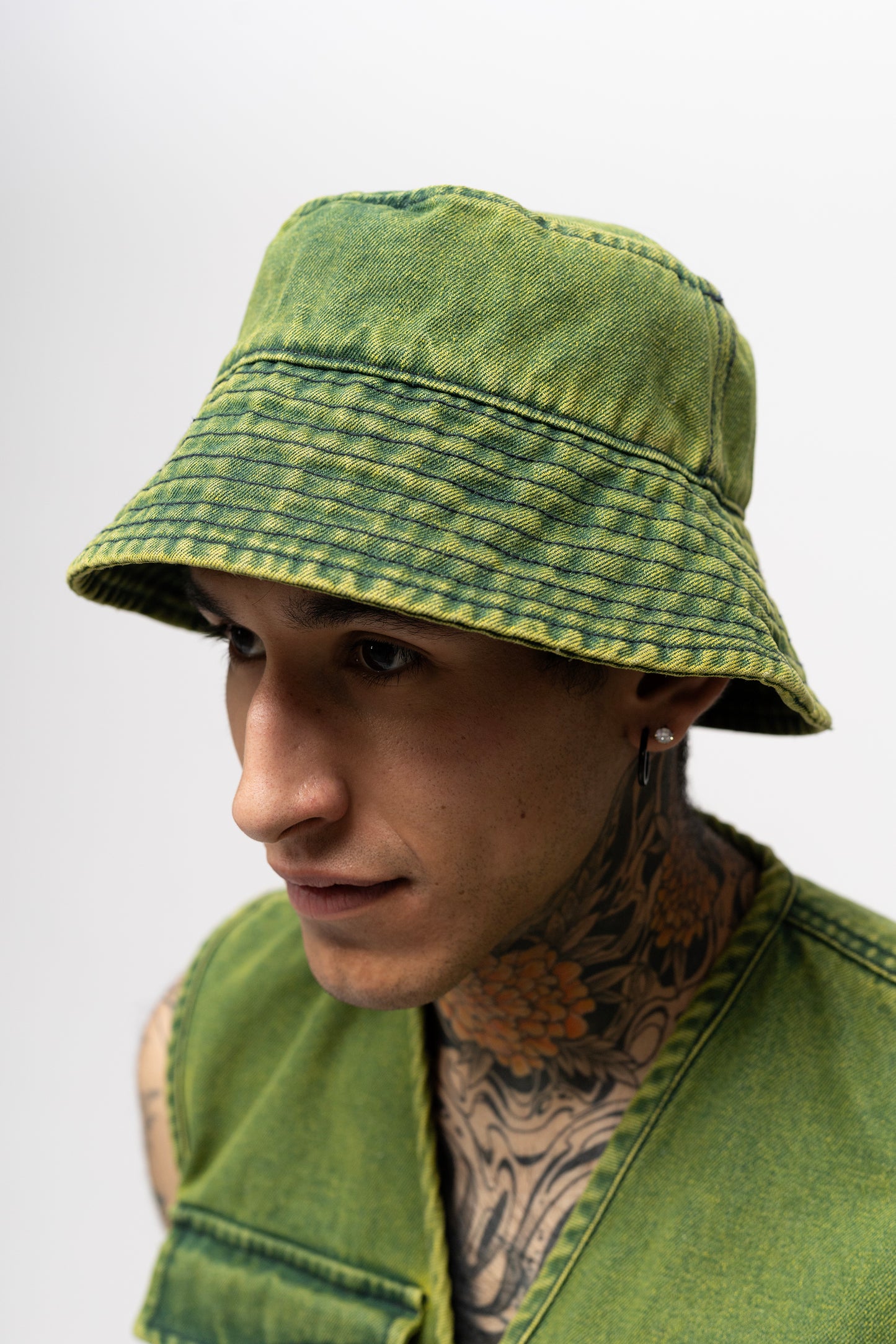 WASHED GREEN DENIM BUCKET HAT